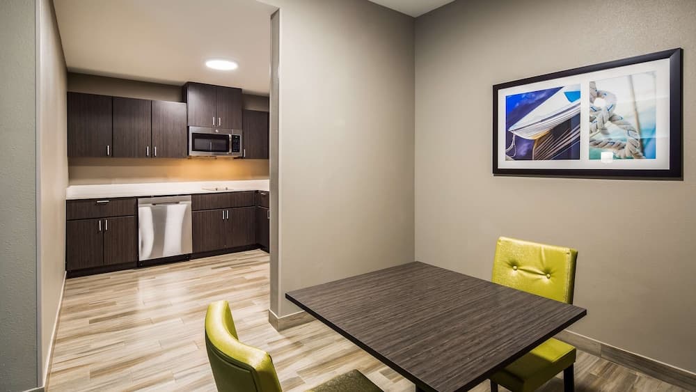 Holiday Inn Express And Suites Pasadena Houston Southeast by IHG property views in Pasadena, TX — gallery photo 3