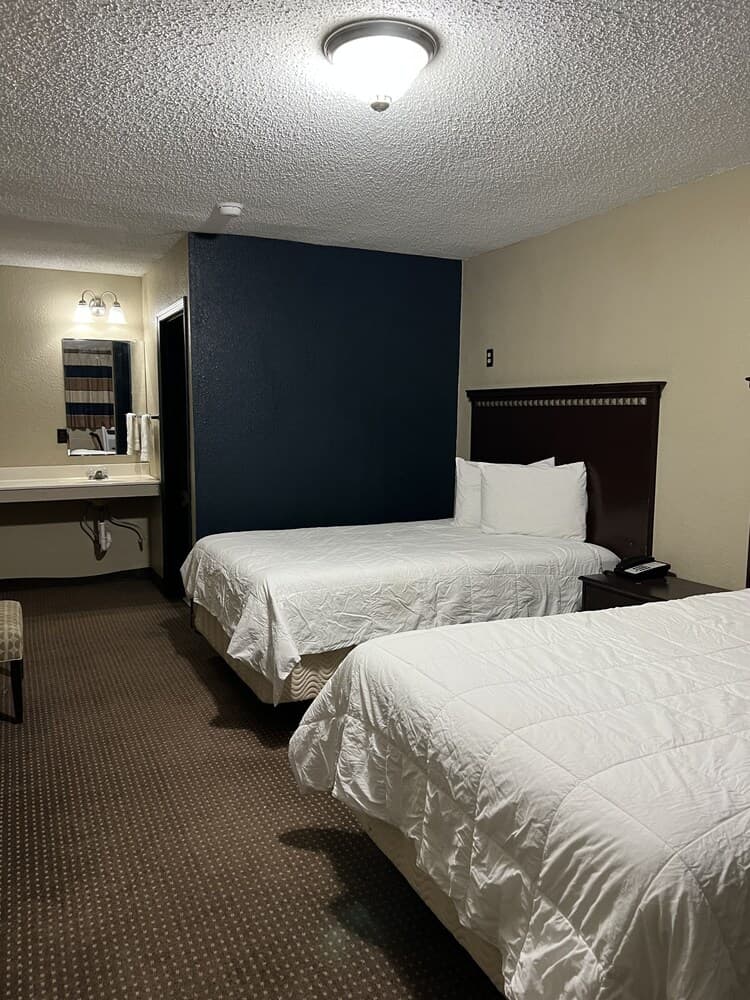Triangle Inn Motel property views in Ste Genevieve, MO — gallery photo 3