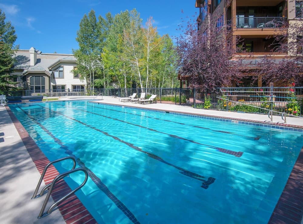 Highlands Lodge in Beaver Creek by Elevation Accommodations interior in Avon, CO — gallery photo 2