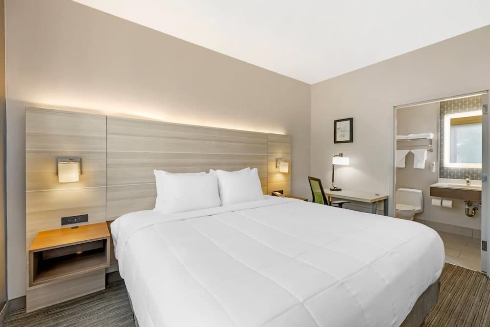 Country Inn & Suites by Radisson, Staten Island gallery photo in Staten Island, NY — image 9