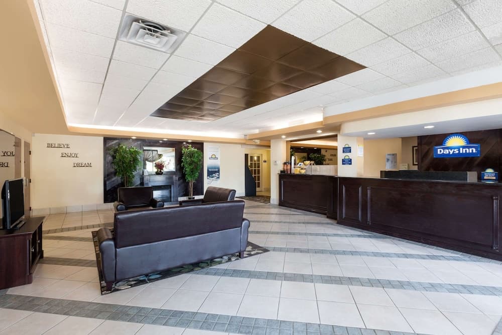 Days Inn by Wyndham Albion interior in Albion, MI — gallery photo 2