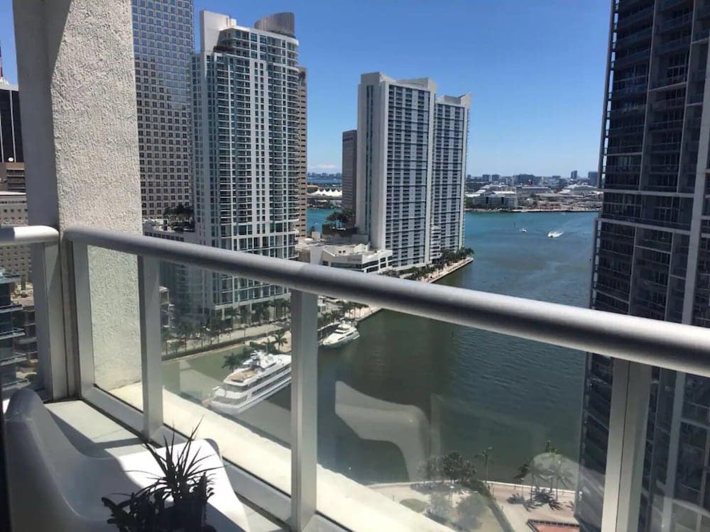 Icon Brickell Luxury Residence featured exterior or lobby in Miami, FL — similar hotel