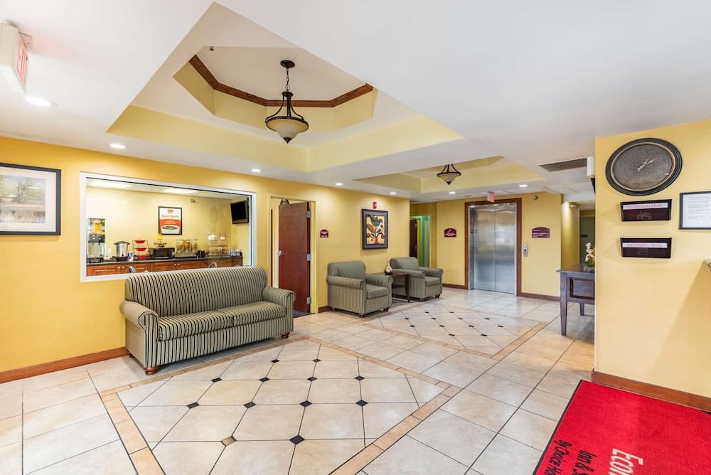 Econo Lodge Inn & Suites Pritchard Road North Little Rock interior in North Little Rock, AR — gallery photo 2