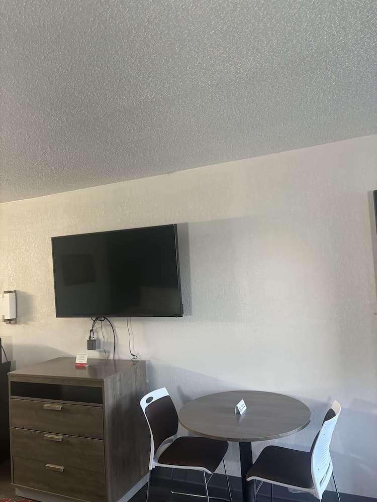 Econo Lodge Calhoun South property views in Calhoun, GA — gallery photo 3
