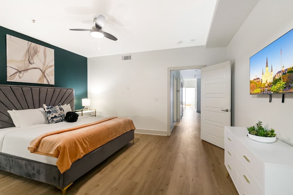 Chic 4Bed Oasis Steps from French Quarter Magic! property views in New Orleans, LA — gallery photo 3