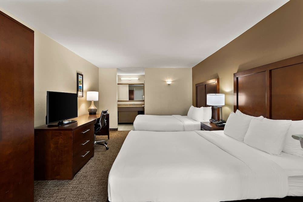Comfort Inn & Suites Sequoia/Kings Canyon gallery photo in Three Rivers, CA — image 42