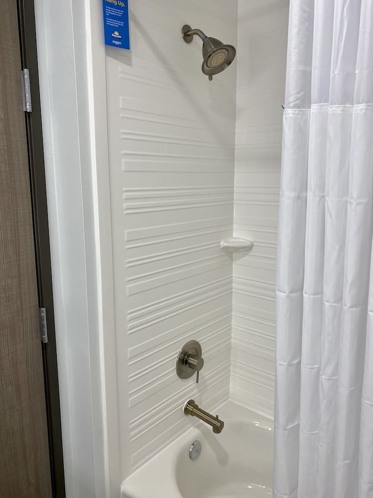 Days Inn & Suites by Wyndham Beaumont West / I-10 & Walden gallery photo in Beaumont, TX — image 14