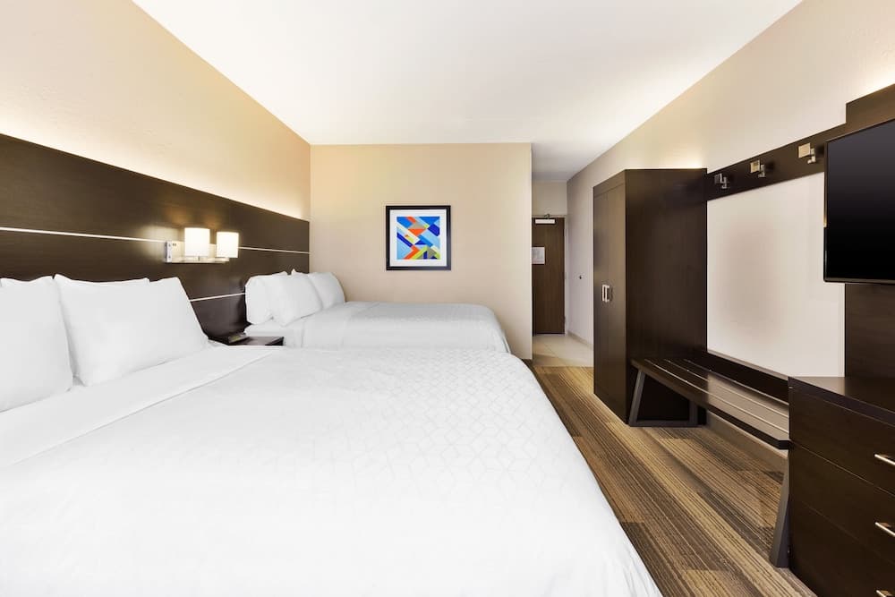 Holiday Inn Express Detroit-Warren by IHG interior in Warren, MI — gallery photo 2