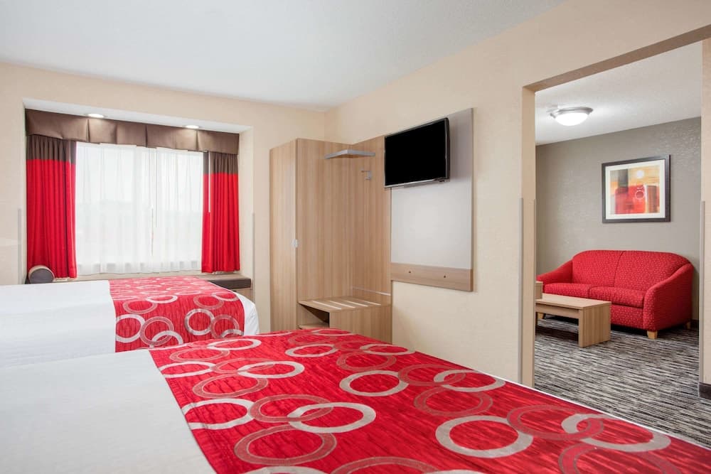 Microtel Inn & Suites by Wyndham Charleston WV gallery photo in South Charleston, WV — image 30