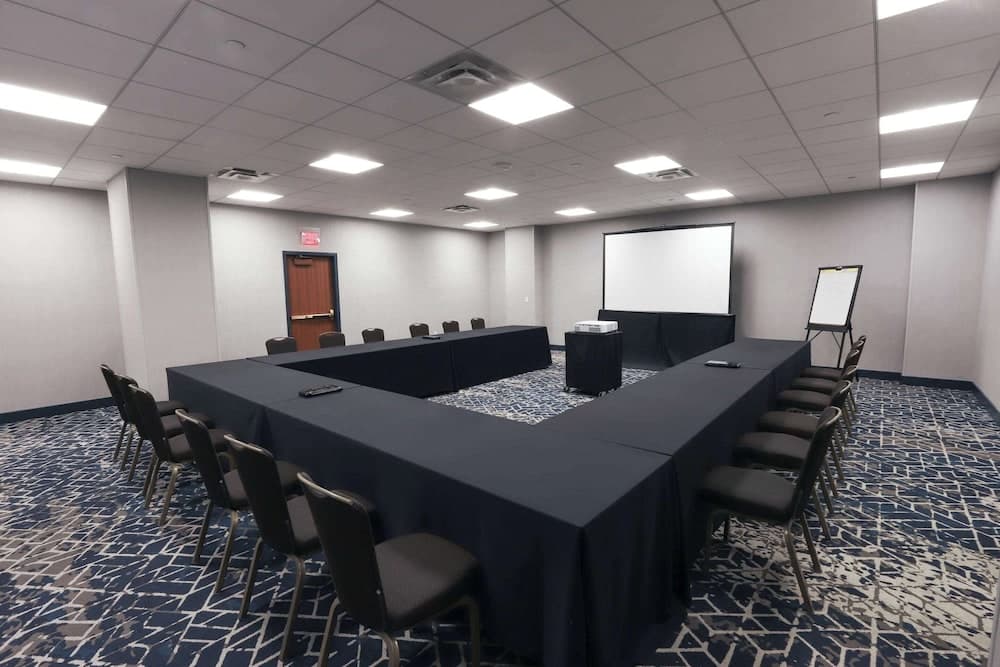 Radisson Plaza Hotel at Kalamazoo Center gallery photo in Kalamazoo, MI — image 37