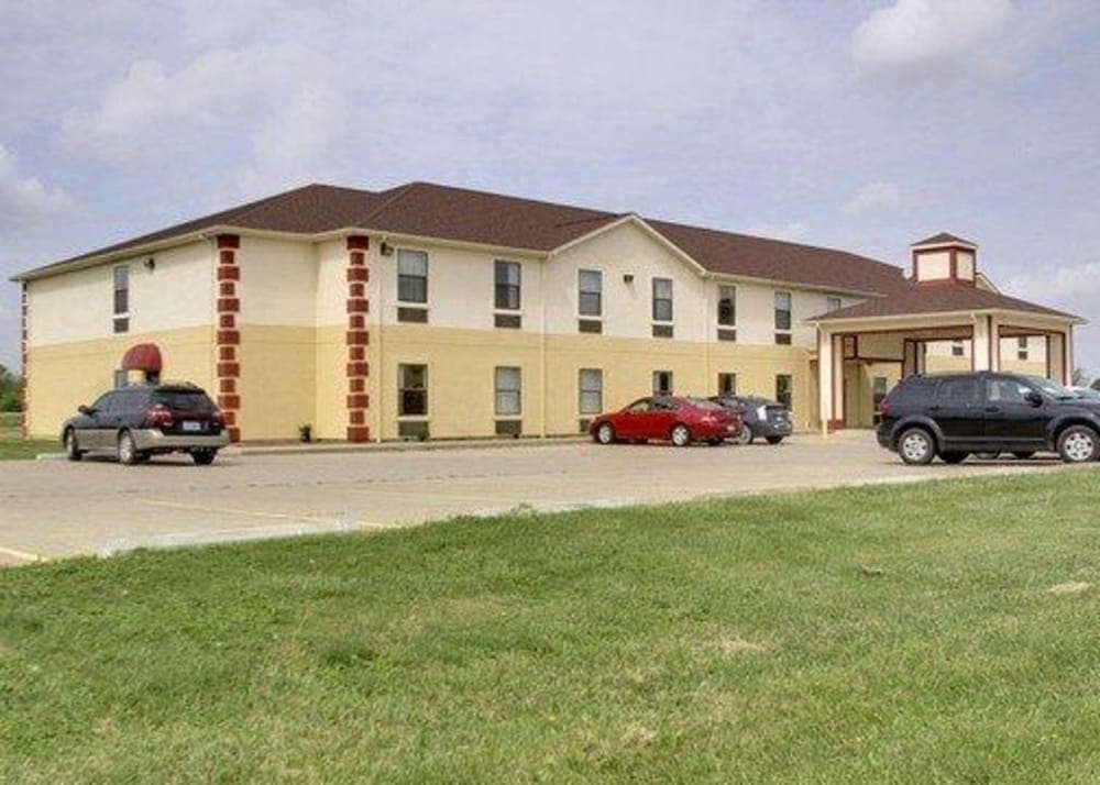 Quality Inn Harrisburg featured exterior or lobby in Harrisburg, IL — similar hotel