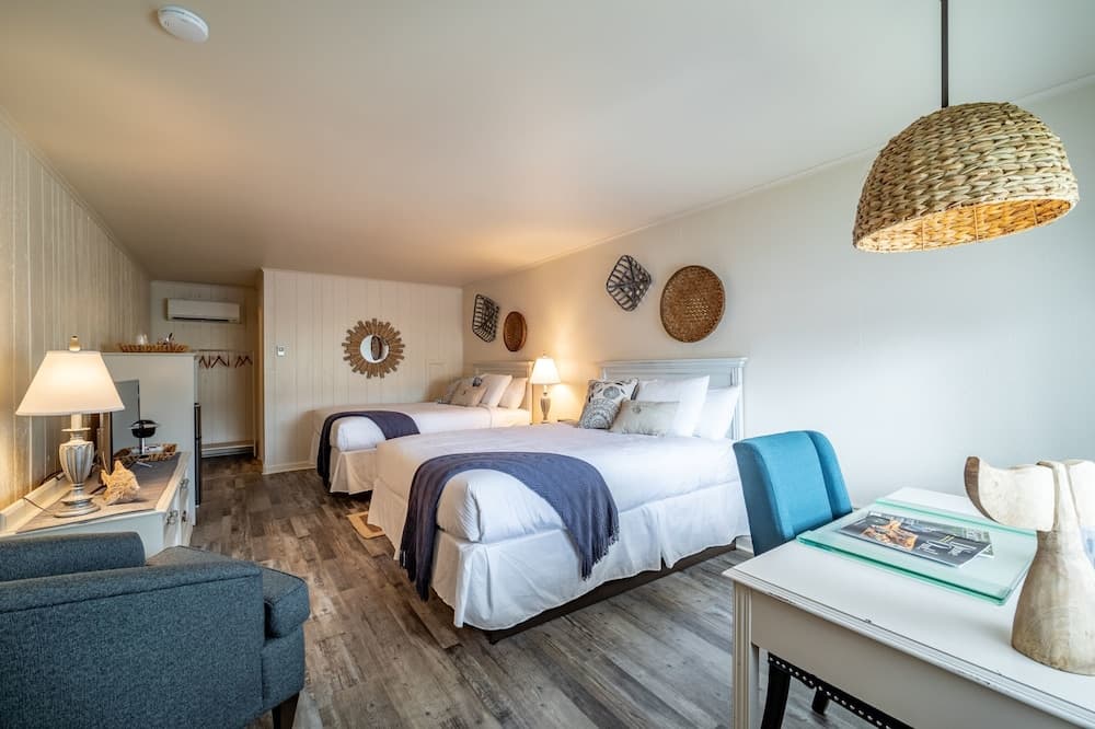 Ocean Glass Inn interior in Rehoboth Beach, DE — gallery photo 2