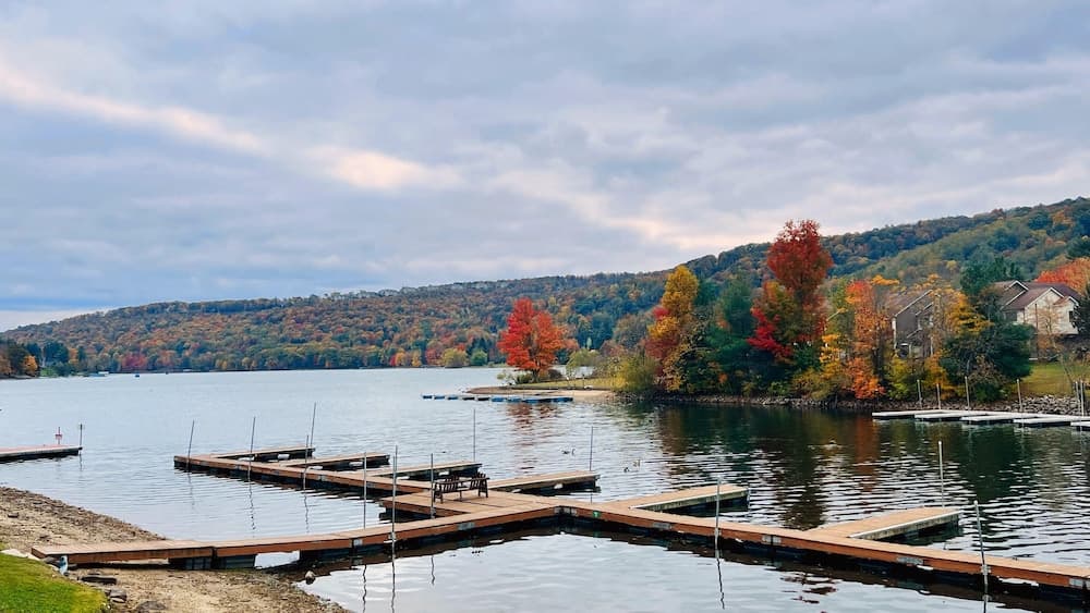 LakeFront Lodge property views in McHenry — gallery photo 3