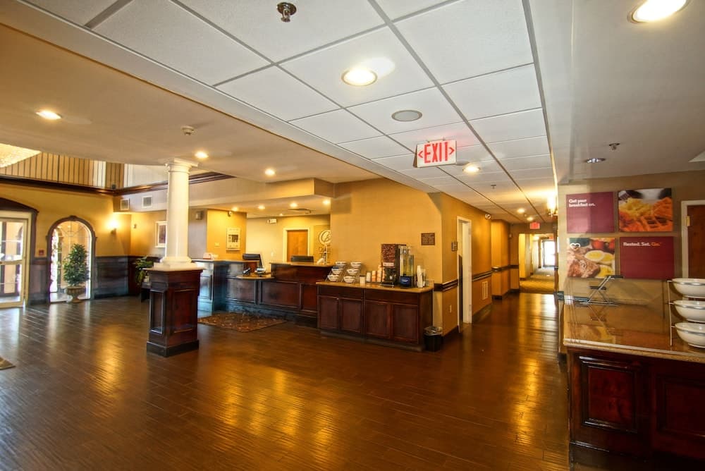 Comfort Suites Near University interior in North Brunswick — gallery photo 2