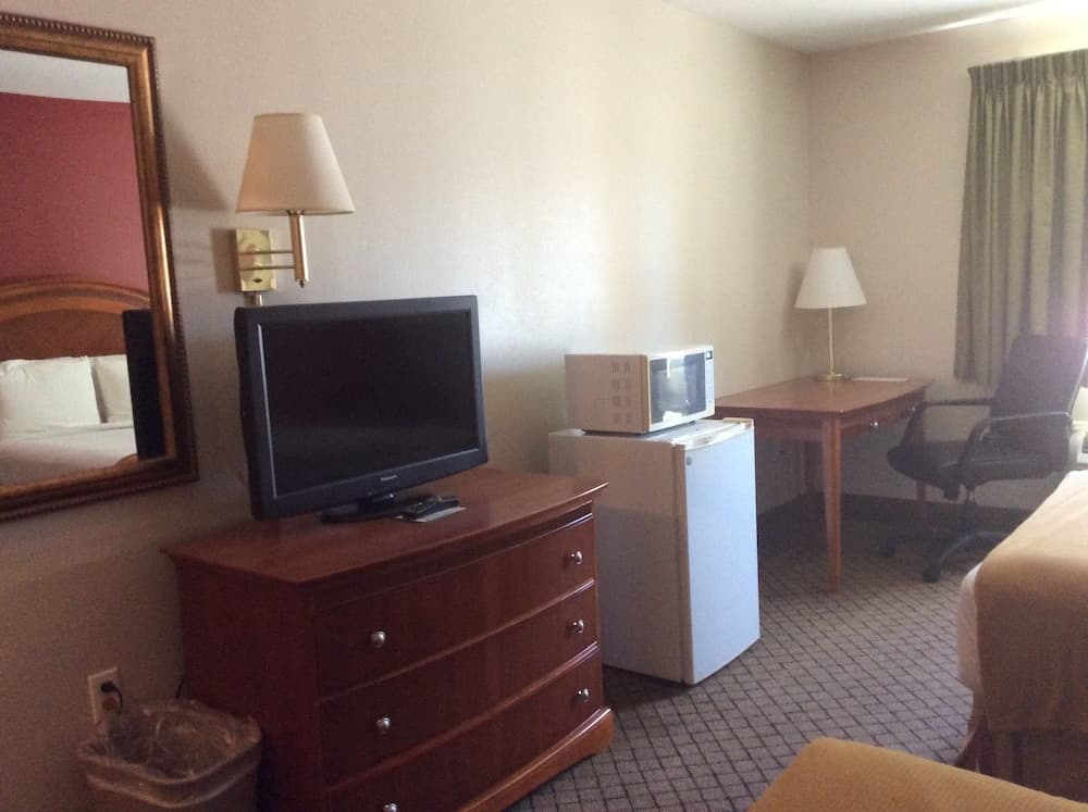 Riverside Hotel interior in Belle Chasse, LA — gallery photo 2