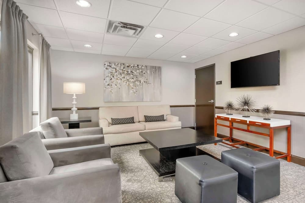 Best Western Suites interior in Columbus, OH — gallery photo 2