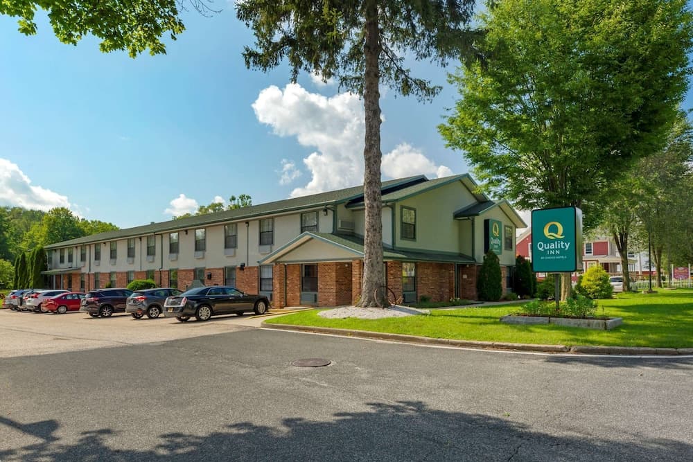 Quality Inn Lee - Lenox South featured exterior or lobby in Lee — similar hotel