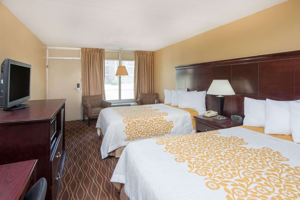 Days Inn by Wyndham Paducah I-24 Exit 4 interior in Paducah, KY — gallery photo 2