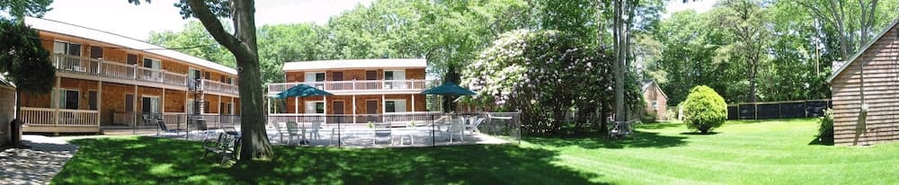 380 Inn featured exterior or lobby in Wainscott, NY — similar hotel