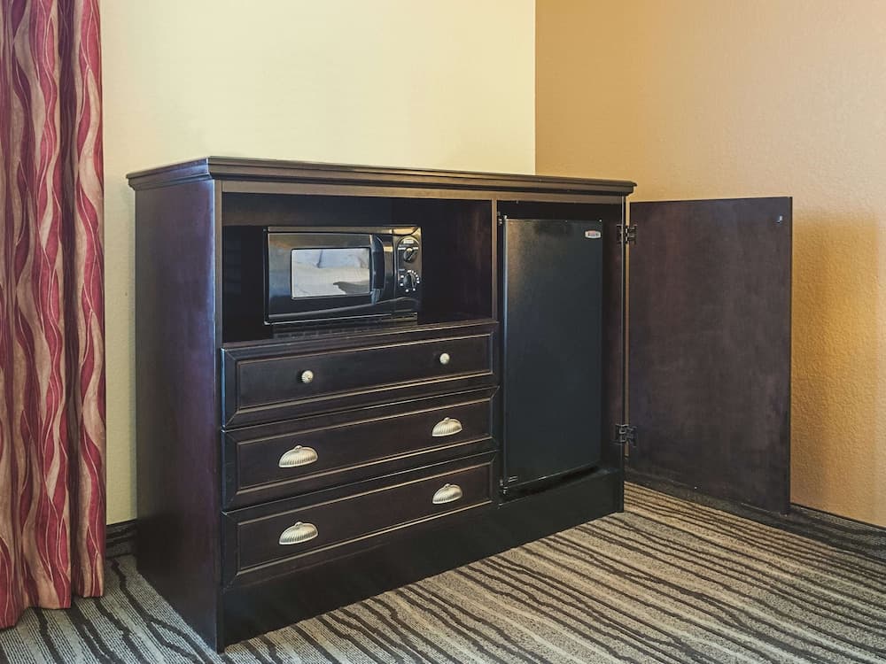 La Quinta Inn & Suites by Wyndham Slidell - North Shore Area gallery photo in Slidell, LA — image 9
