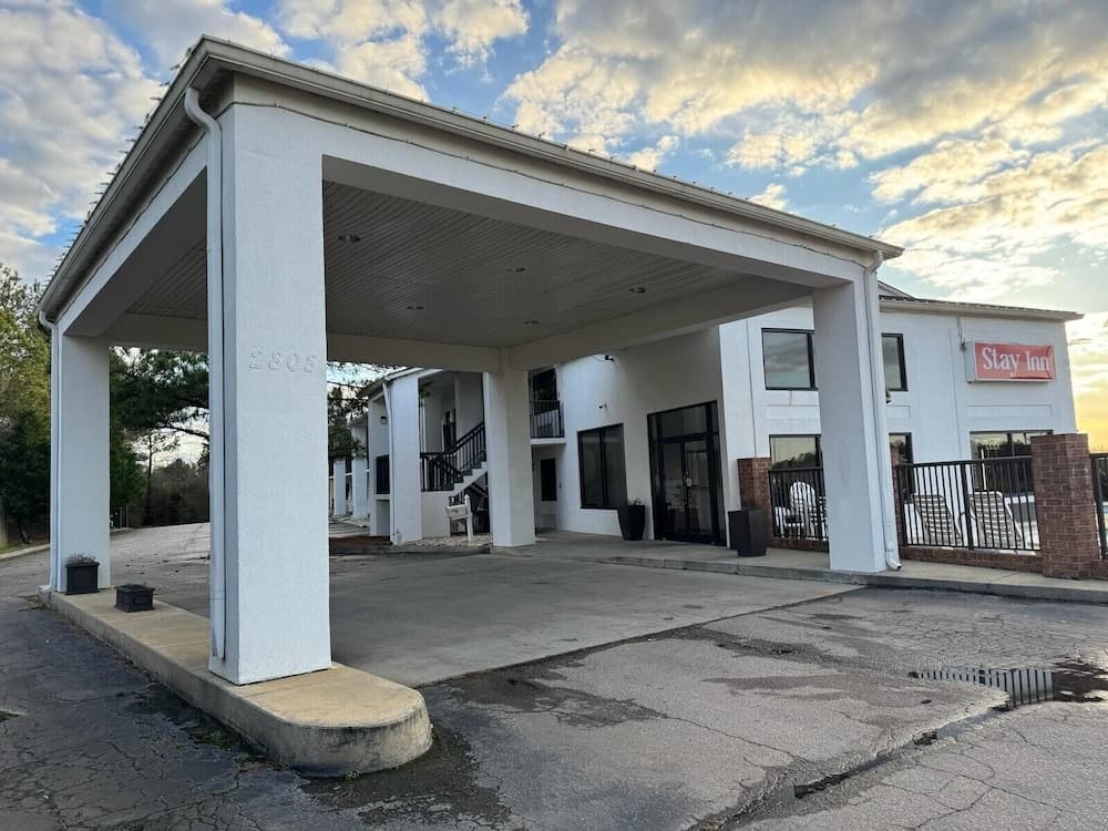 Super 8 by Wyndham Kannapolis interior in Kannapolis, NC — gallery photo 2