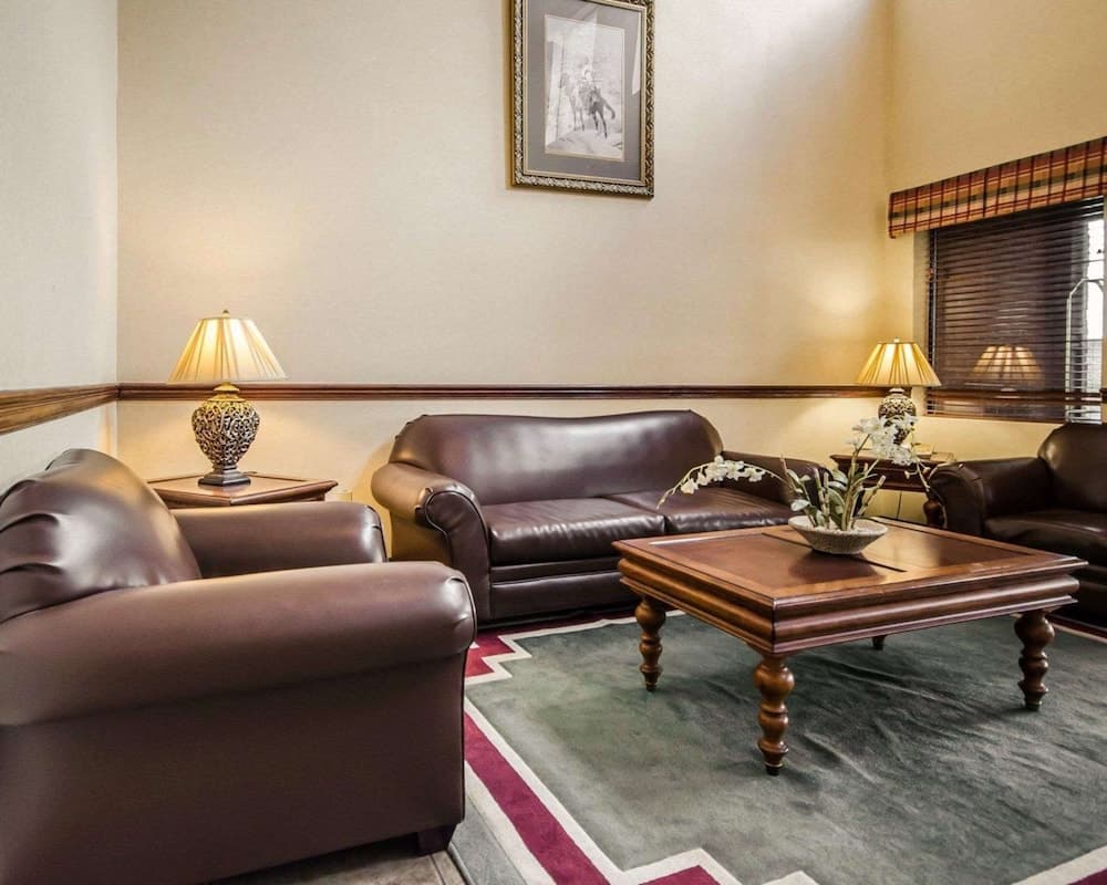 Quality Suites Jeffersonville - Louisville North interior in Jeffersonville, IN — gallery photo 2