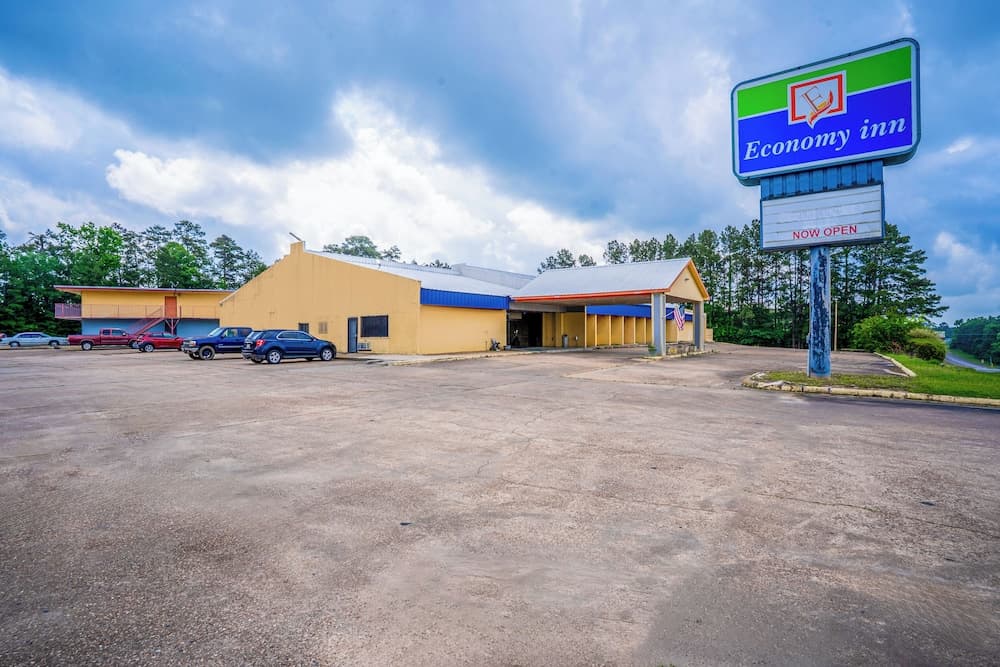 Economy Inn By OYO Livingston TX Hwy 59 — hotel in Livingston, Texas