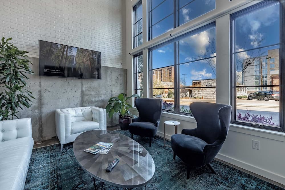 121 Hotel Floor 1 Buyout by Avantstay Entire First Floor Buyout of 121 Hotel! Sleeps 16 featured exterior or lobby in Nashville, TN — similar hotel