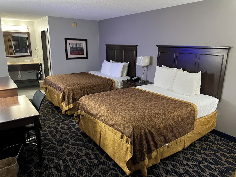 Greenlight Inn & Suites property views in St. James, MO — gallery photo 3