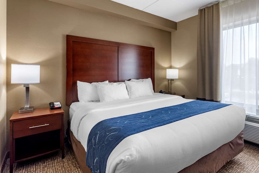Comfort Suites Manchester near Arnold AFB property views in Manchester, TN — gallery photo 3