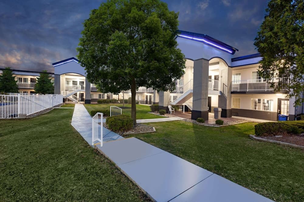 Days Inn by Wyndham Austintown featured exterior or lobby in Austintown, OH — similar hotel