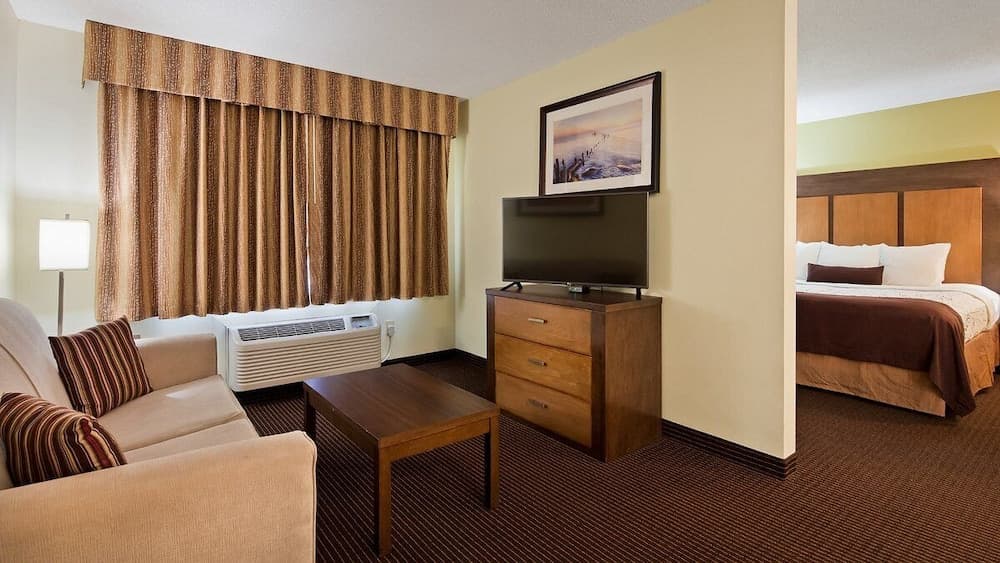 White Pines Inn & Suites gallery photo in Holland, MI — image 25