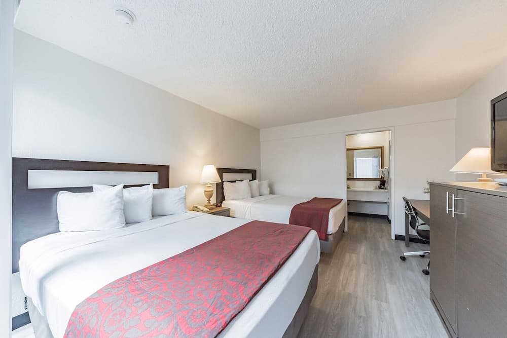 MC Pacific Inn & Suites gallery photo in Torrance, CA — image 17