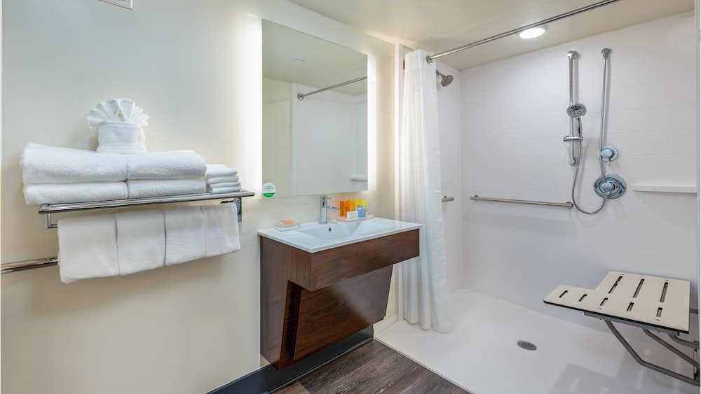 Holiday Inn Resort Panama City Beach by IHG gallery photo in Panama City Beach, FL — image 129