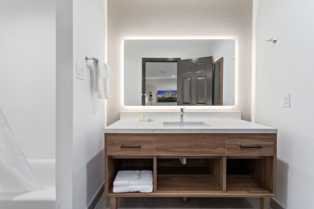 Baymont by Wyndham Beaumont gallery photo in Beaumont, TX — image 62