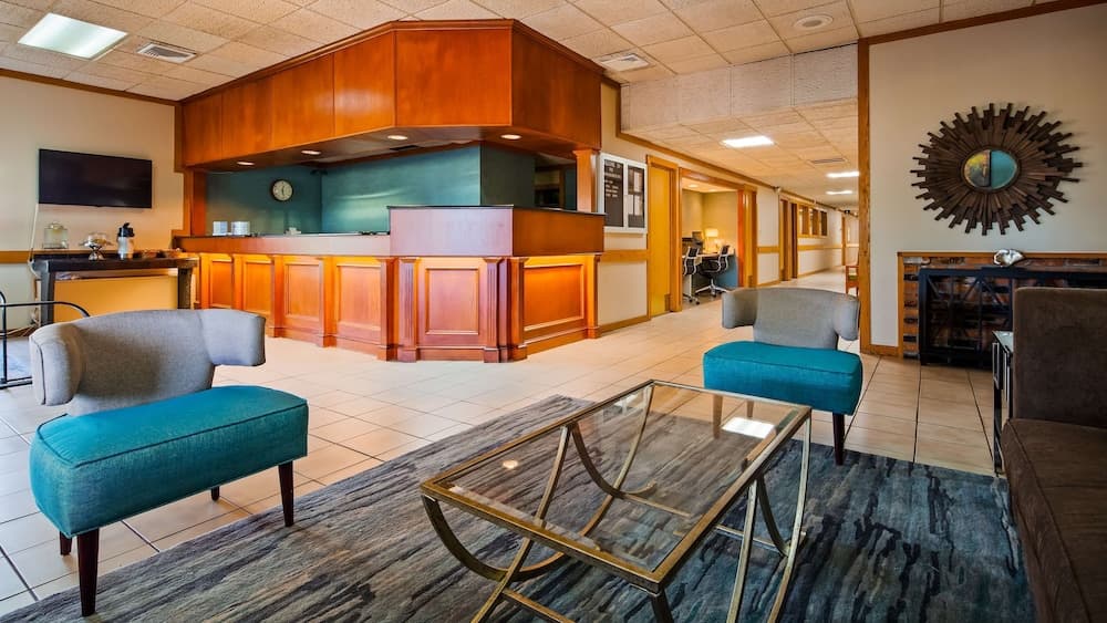 Best Western Woodhaven Inn property views in Woodhaven, MI — gallery photo 3