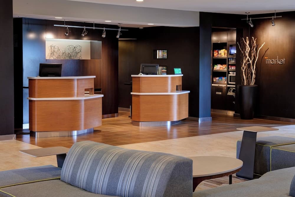 Courtyard by Marriott Detroit Dearborn interior in Dearborn, MI — gallery photo 2