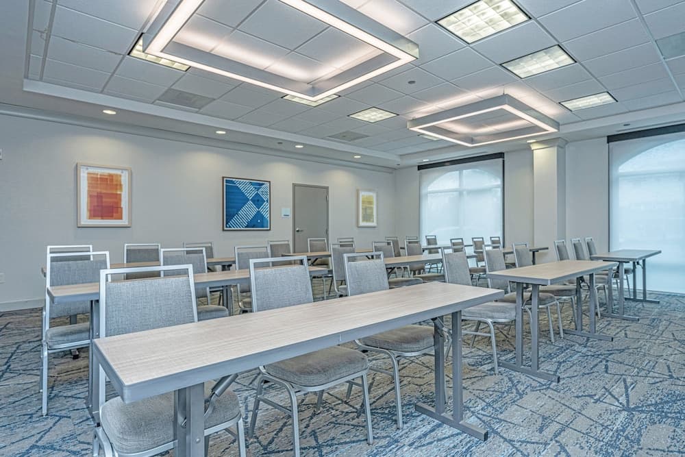 Holiday Inn Express & Suites Charleston Arpt-Conv Ctr Area gallery photo in North Charleston, SC — image 29