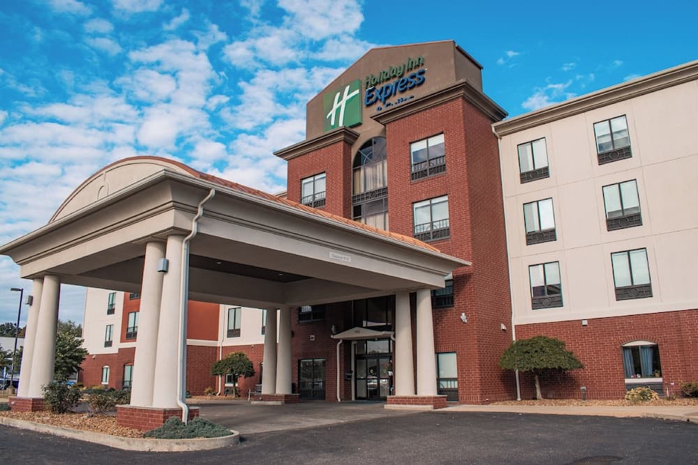 Holiday Inn Express Hotel & Suites New Philadelphia by IHG gallery photo in New Philadelphia, OH — image 14