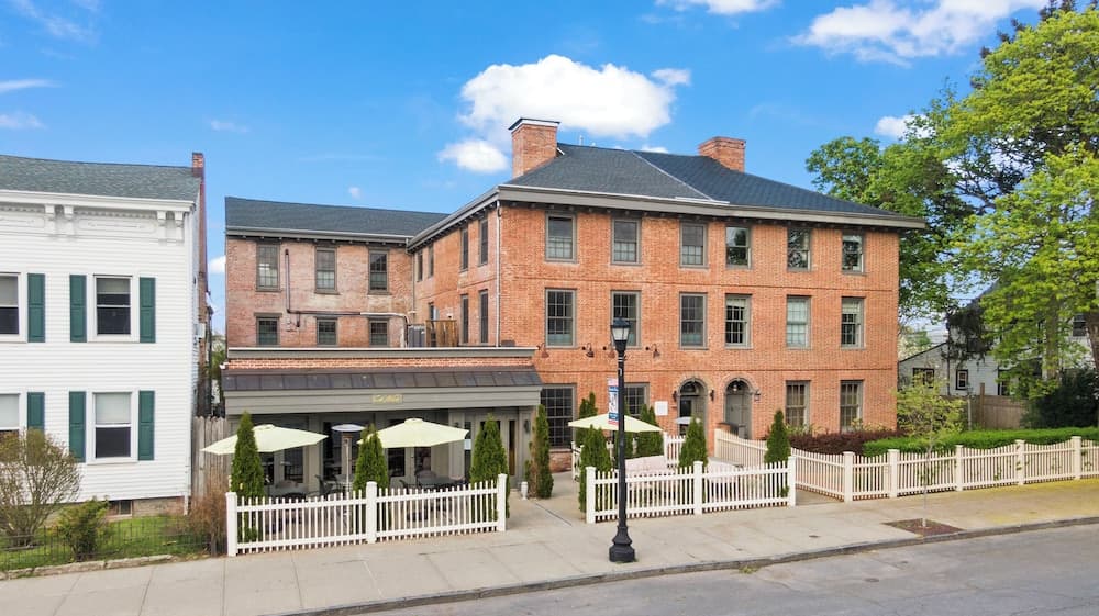 Howard Hotel — hotel in Hudson, New York