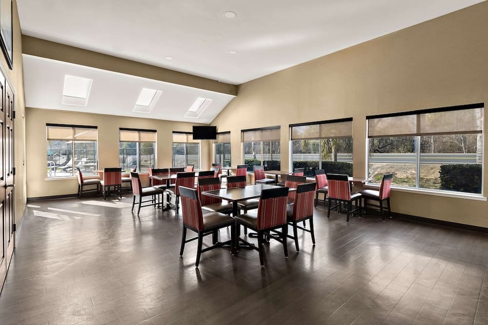 Comfort Inn & Suites Sequoia/Kings Canyon gallery photo in Three Rivers, CA — image 17