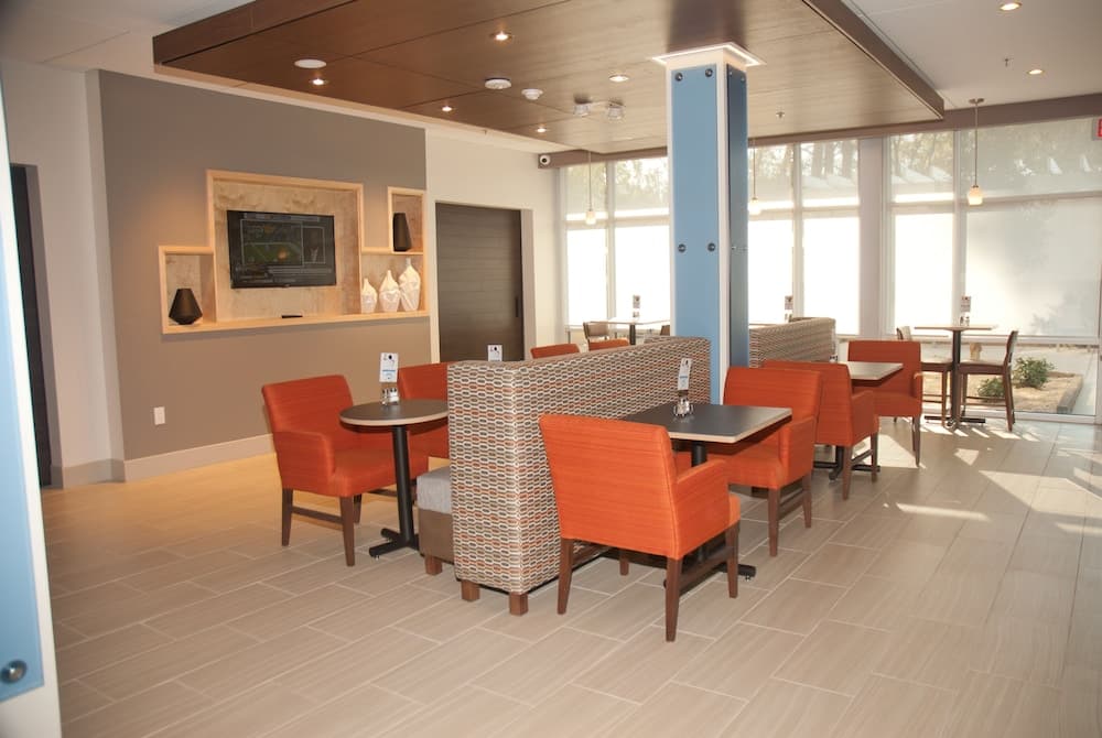 Holiday Inn Express & Suites Decatur by IHG property views in Decatur, AL — gallery photo 3