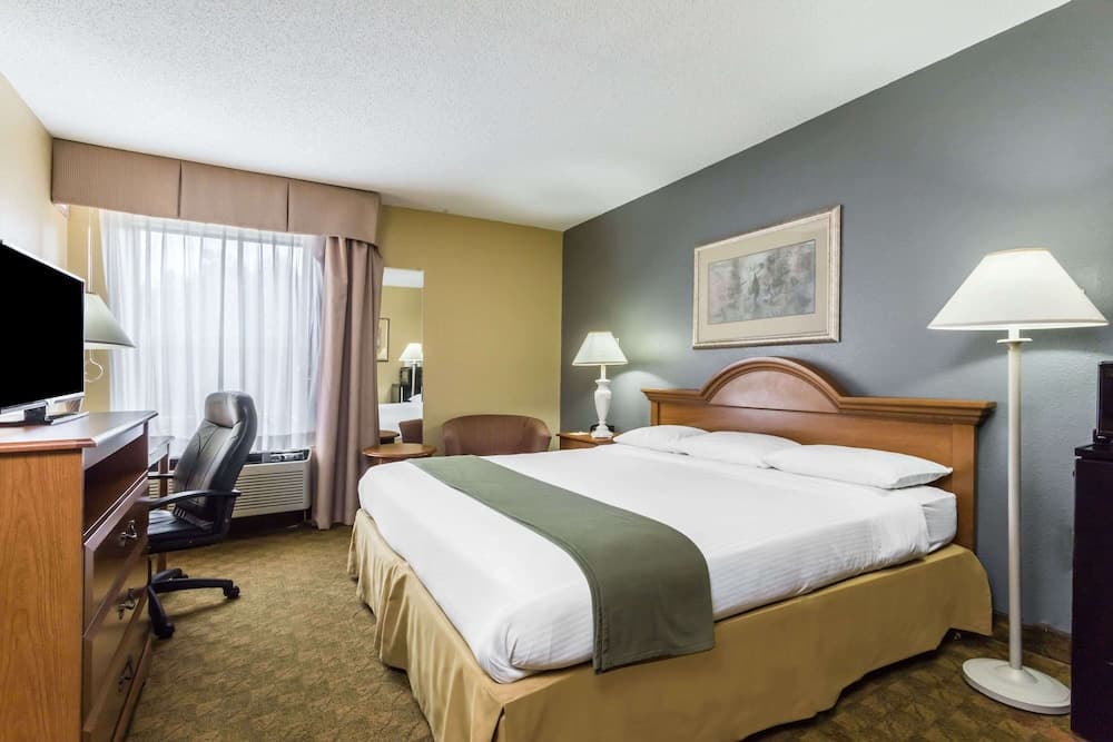 Days Inn by Wyndham Selma property views in Selma, NC — gallery photo 3