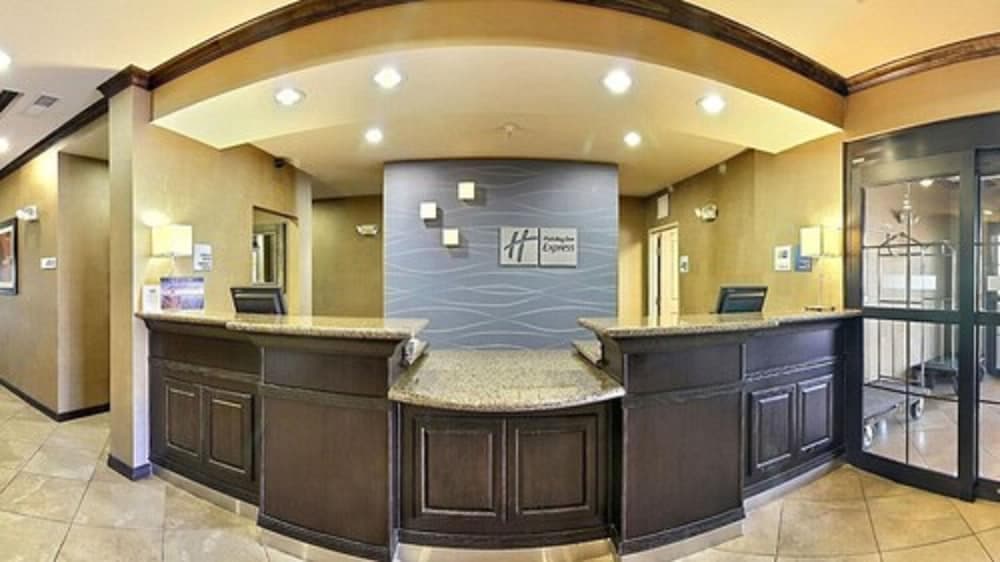 Holiday Inn Express Hotel & Suites Clovis by IHG interior in Clovis, NM — gallery photo 2