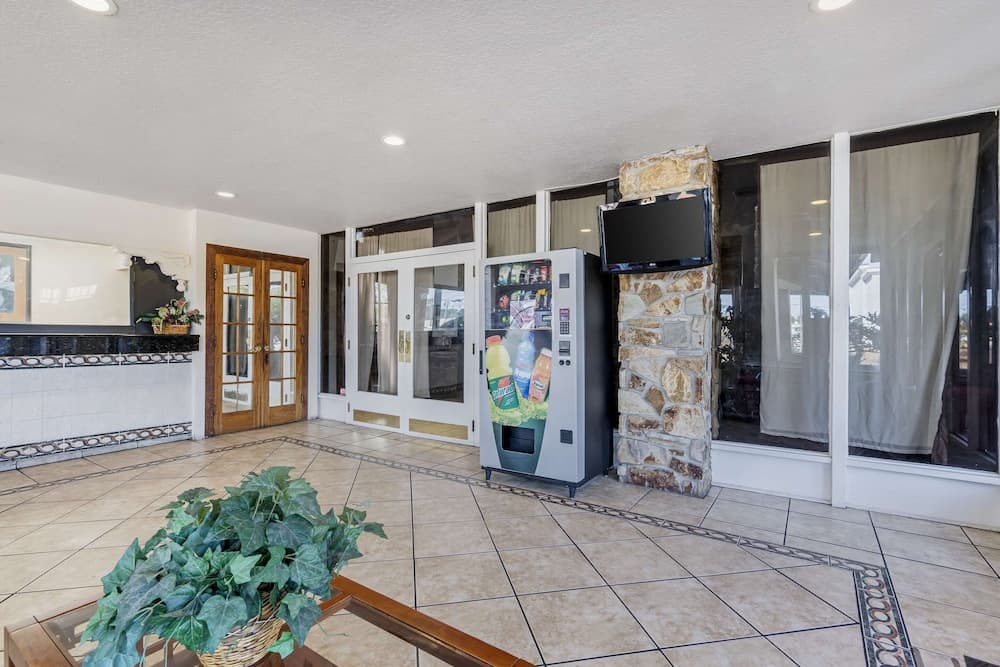 Rodeway Inn Homosassa interior in Homosassa, FL — gallery photo 2