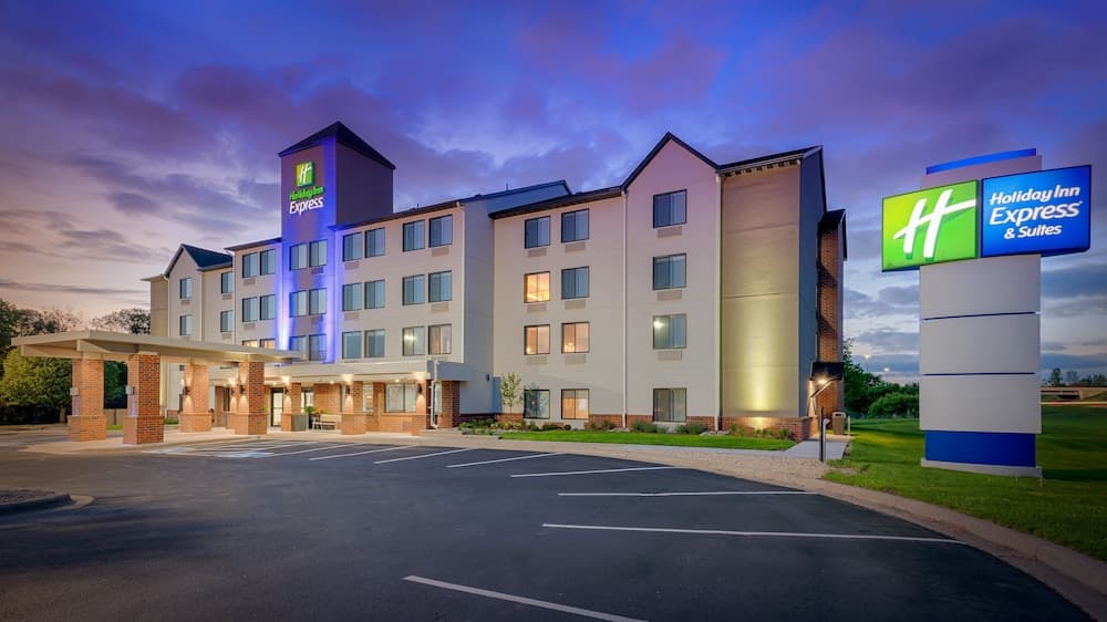 Holiday Inn Express Minneapolis/Coon Rapids/Blaine by IHG featured exterior or lobby in Coon Rapids, MN — similar hotel