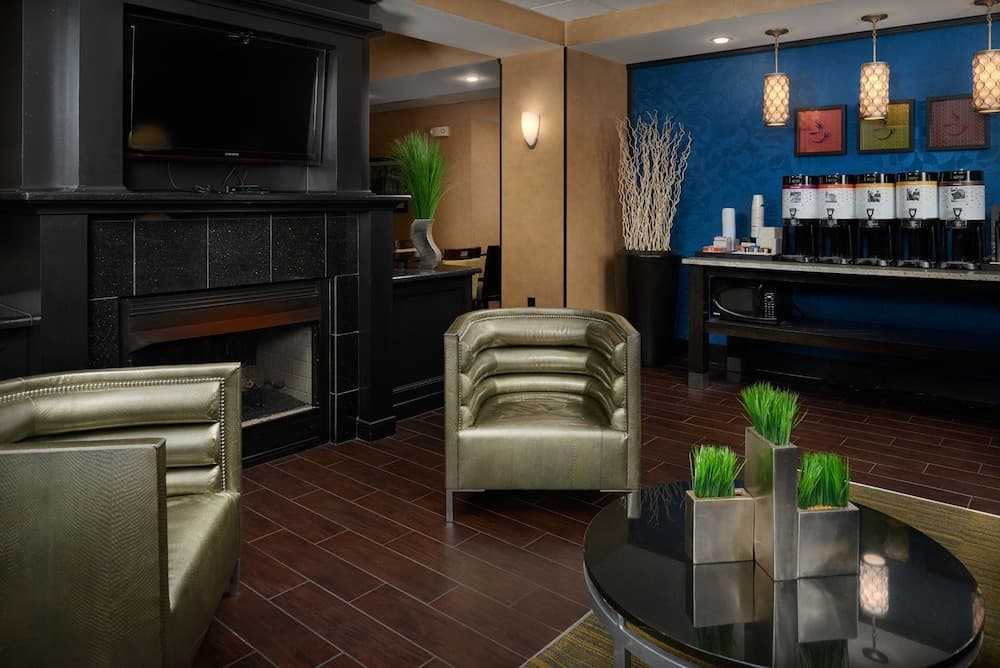 Hampton Inn & Suites Mt. Juliet interior in Mount Juliet, TN — gallery photo 2