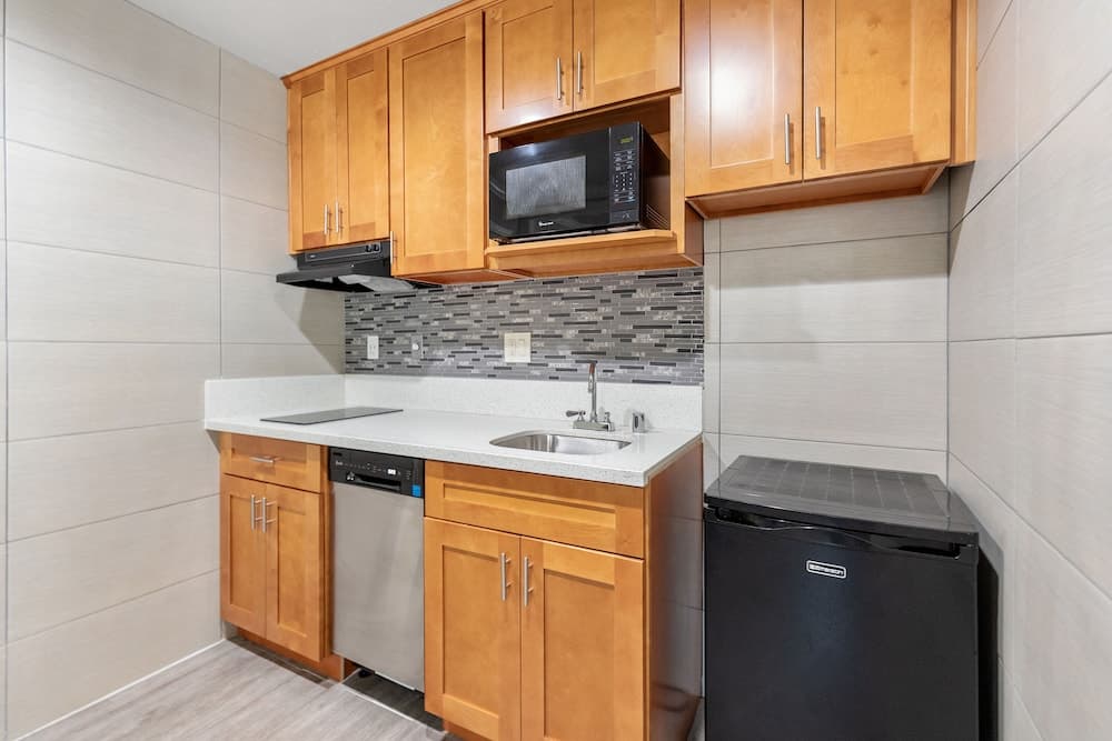 Le Blanc Inn & Suites gallery photo in El Monte, CA — image 76