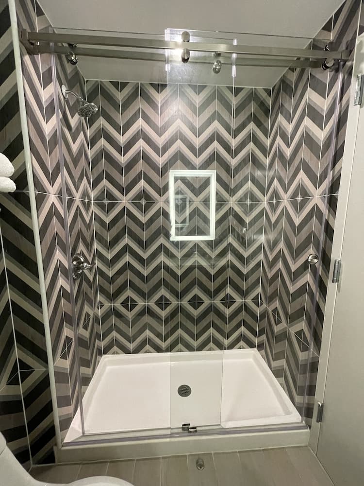 Super 8 by Wyndham Brooklyn Williamsburg property views in Brooklyn, NY — gallery photo 3
