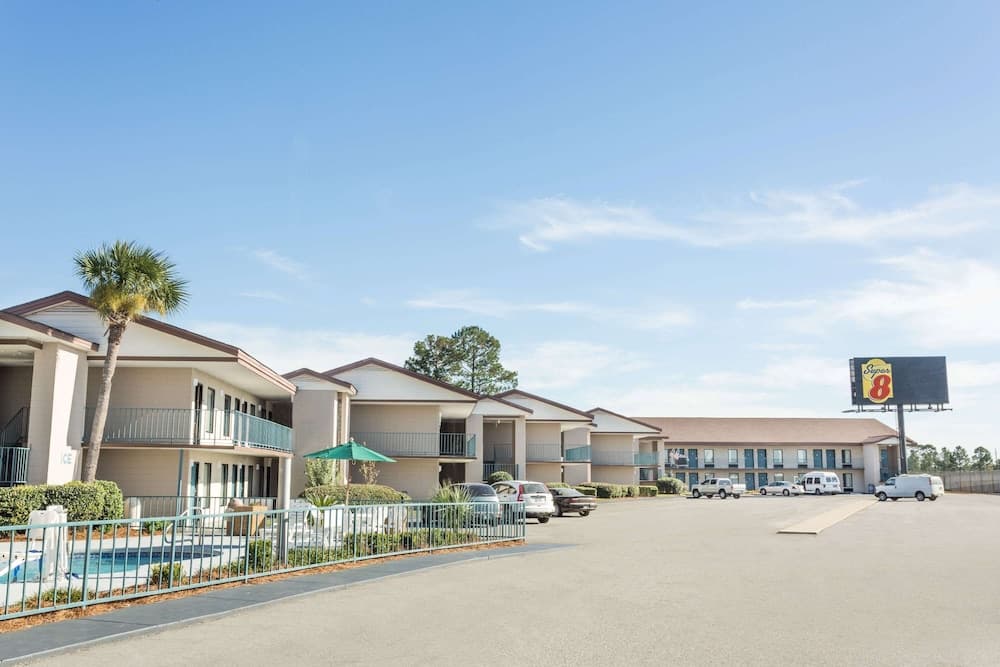 Super 8 by Wyndham Adel GA I-75 — hotel in Adel, Georgia